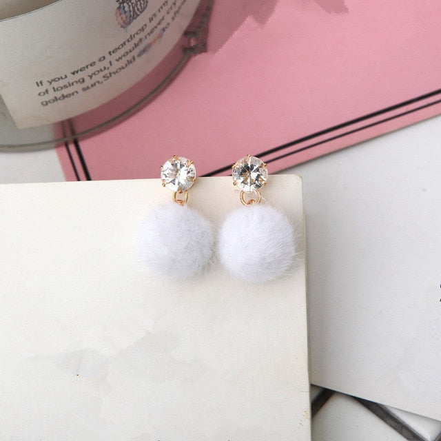 2018 New Temperament Short Paragraph Earrings Personalized Wild Simple Hair Ball Female Models Earrings